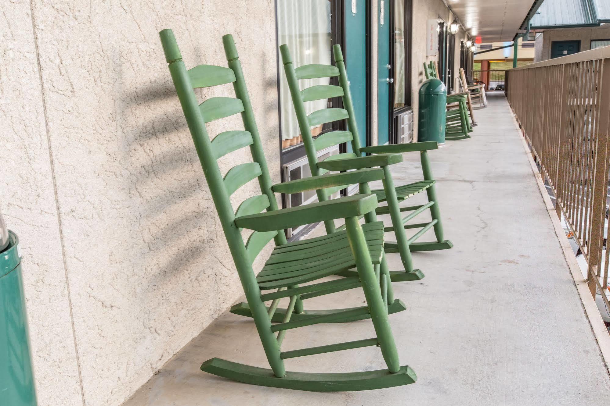 Mountain Breeze Motel 비둘기 포지 외부 사진